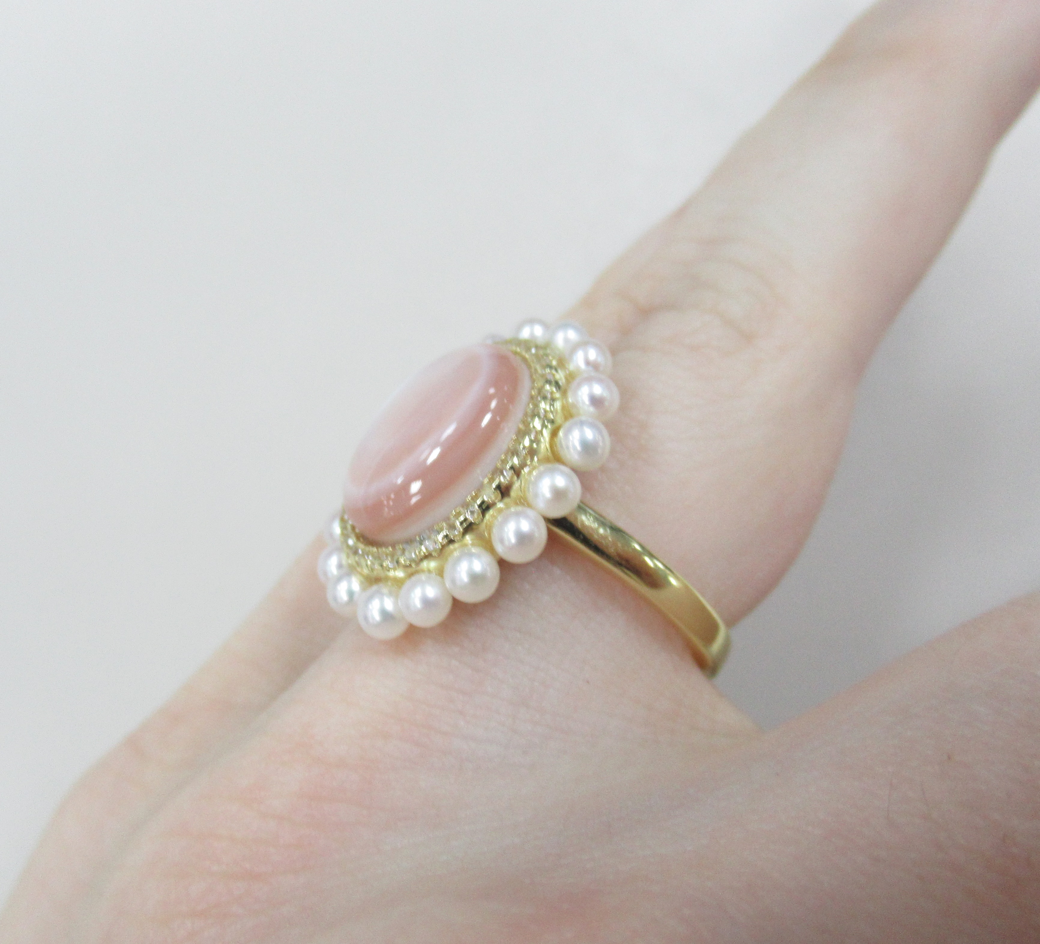 Серебряное кольцо с перламутром и жемчугом